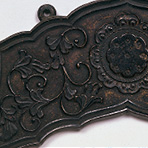 （７）◎金銅唐草文両面磬（百済寺）