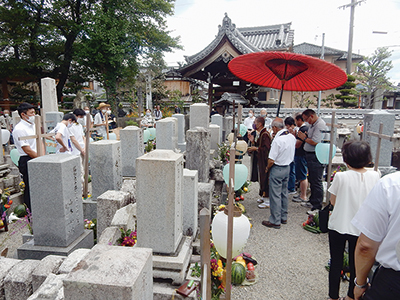 正福寺の境内墓地「拝み墓」