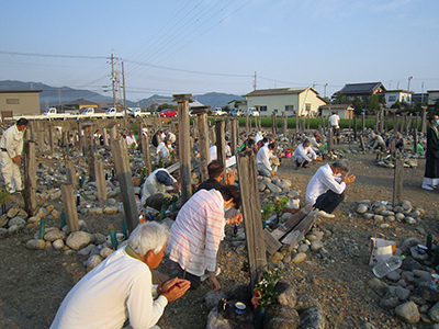 五個荘奥町にある「三昧墓地（埋め墓）